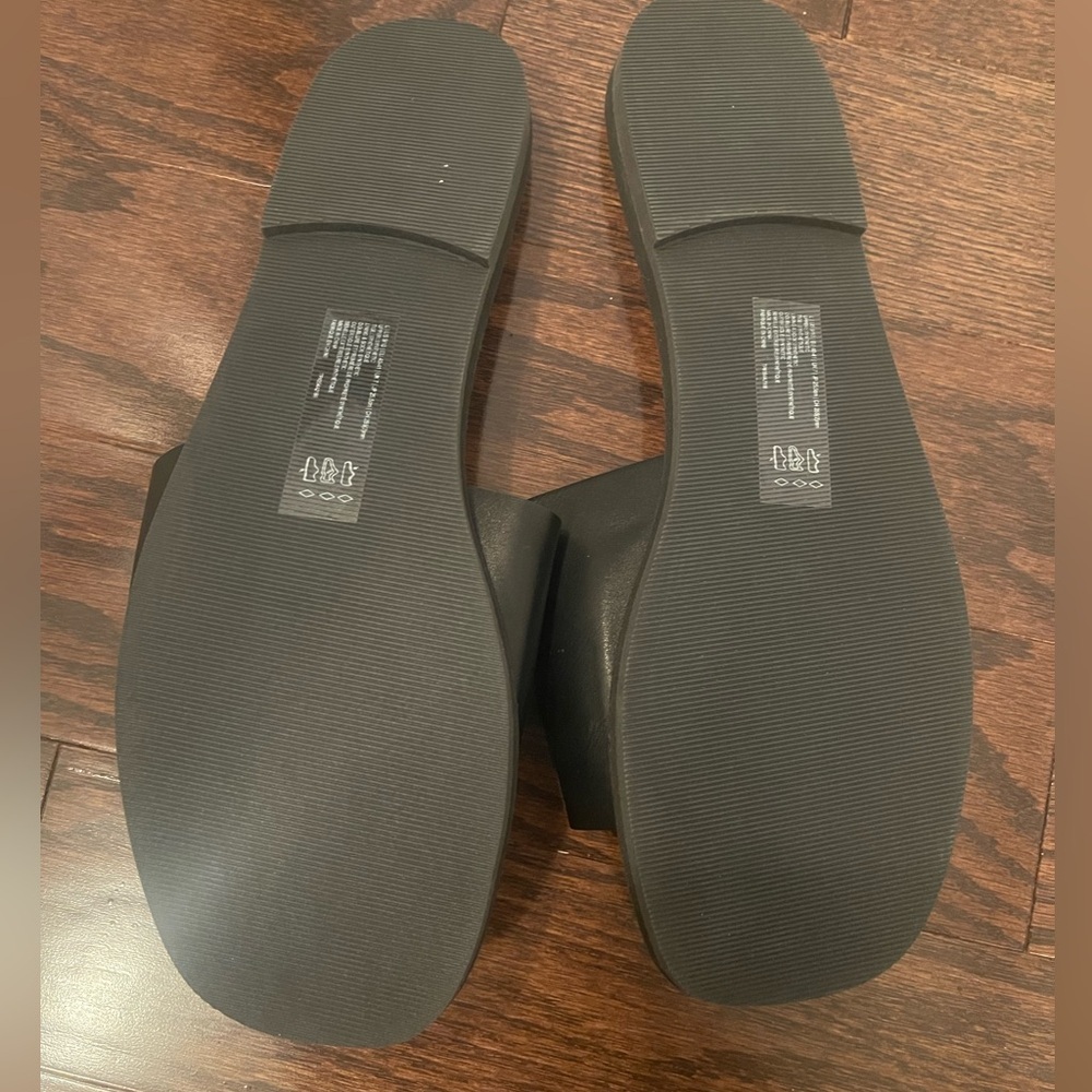 Hollister Classic Black Slides - Like New condition - Picture 3 of 4